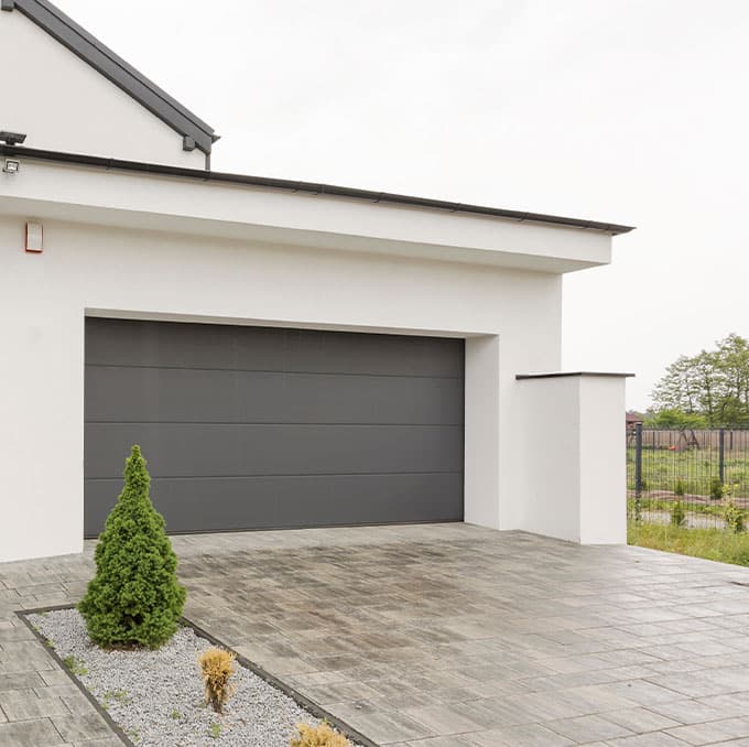 Menuiseries sur-mesure : portes de garage