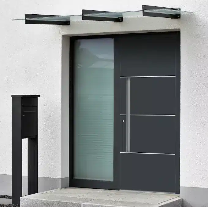 Menuiseries sur-mesure en Haute-Savoie : pose de portes d'entrée aluminium