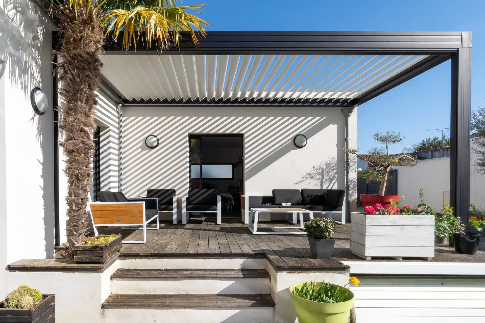 Pergola bioclimatique en aluminium en Haute-Savoie - finitions premium