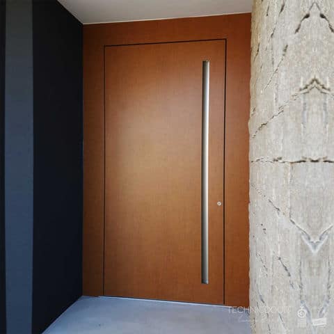 Porte d’entrée aluminium pleine avec poignée bâton de maréchal