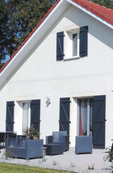 Volets battants aluminium à cadre avec remplissage persienné