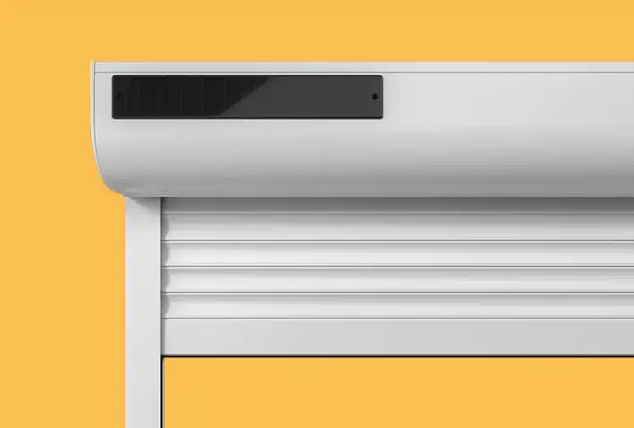 Volet LAKAL équipé d’un panneau solaire